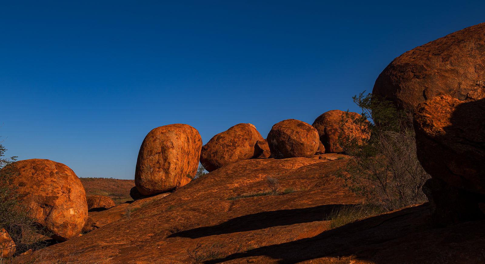1344 Karlu Karlu / Devils Marbles. NT