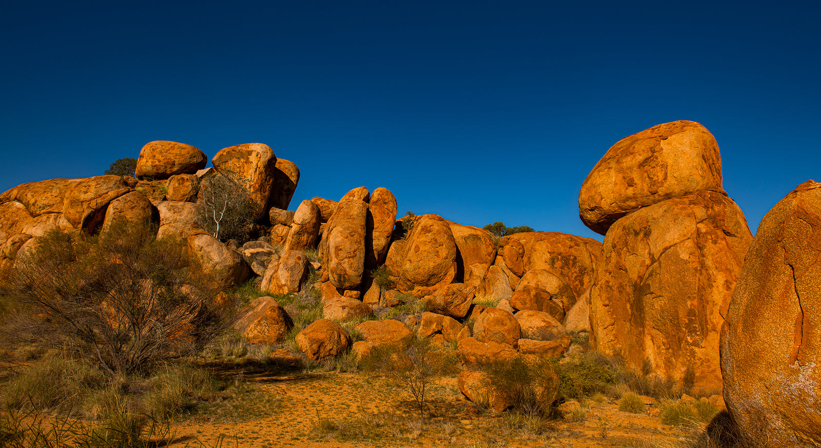 1347 Karlu Karlu / Devils Marbles. NT